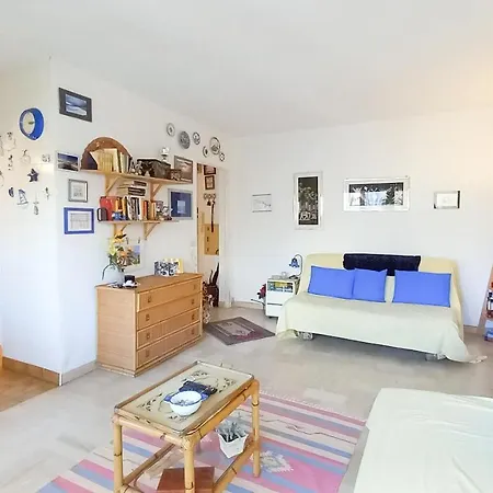 Trident D Apartment *